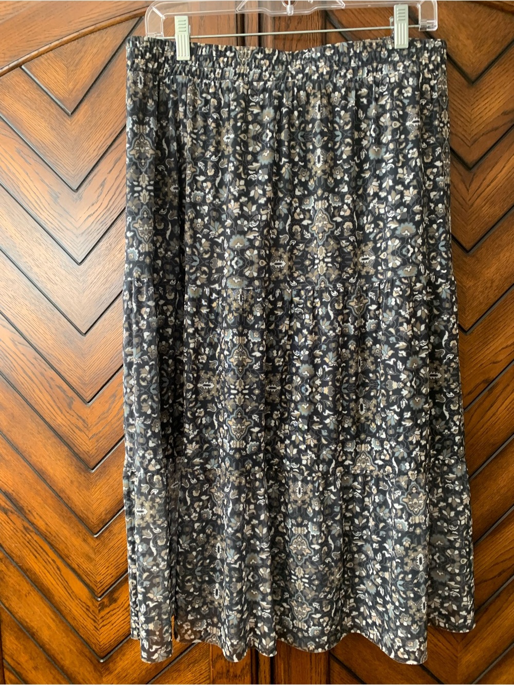 Canyon Retreat black print tiered skirt size medium - Picture 10 of 12